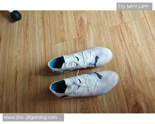 选择适合脚宽的足球鞋助你提升场上表现与舒适度